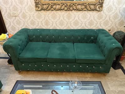 Beautiful Chesterfield Sofa set in Good Condition