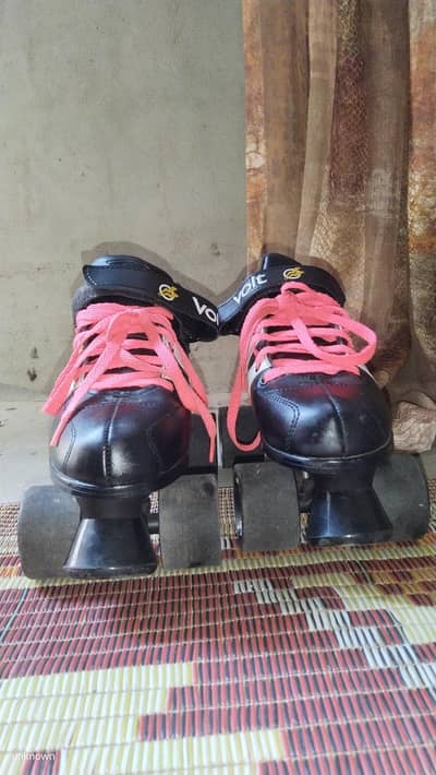 Skating metal tyre shoes