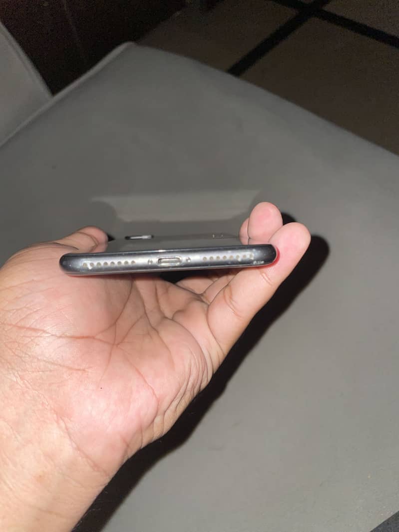 Apple iPhone 8 Plus 1