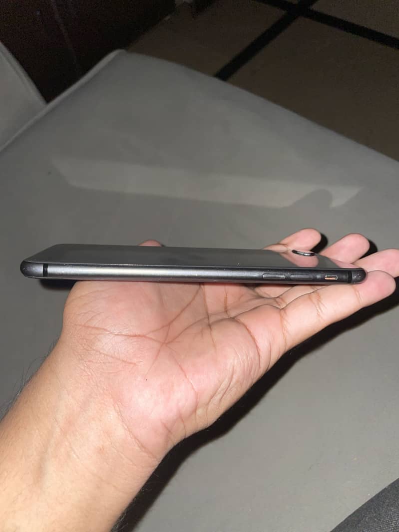 Apple iPhone 8 Plus 2