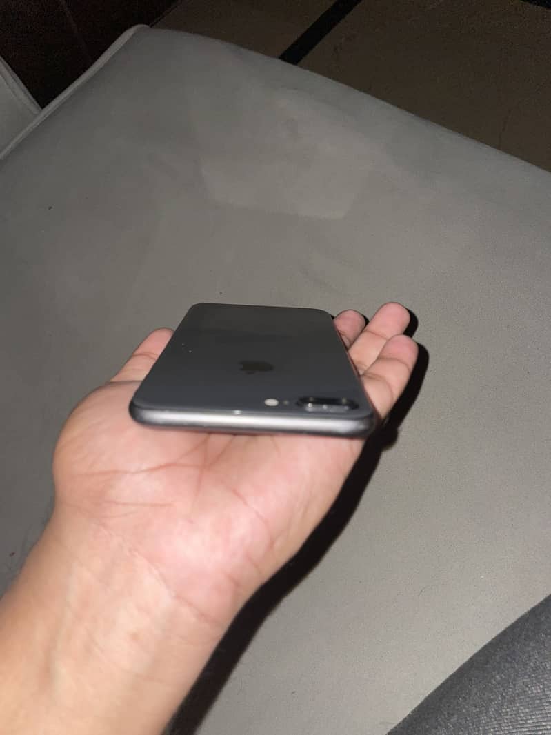 Apple iPhone 8 Plus 3