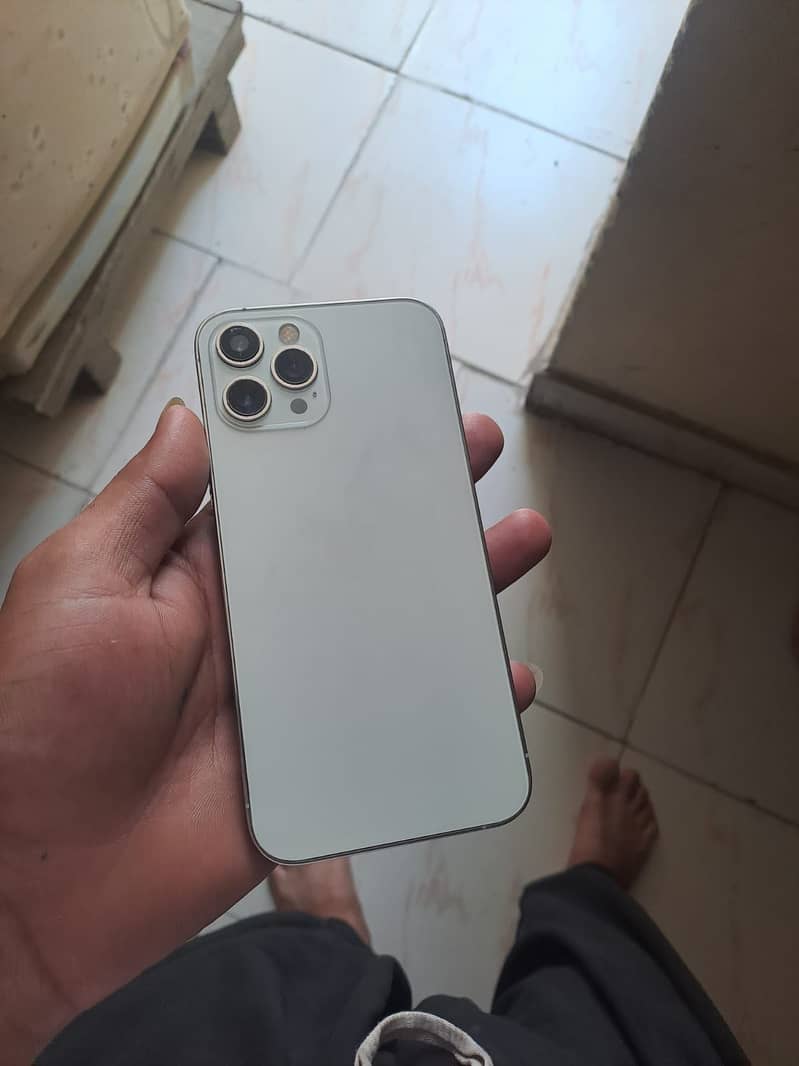 Apple iPhone 12 Pro Max 3