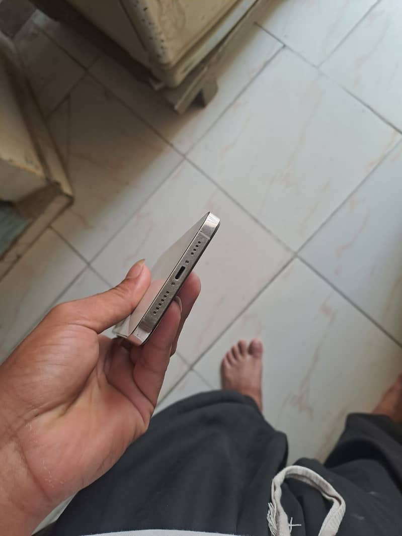 Apple iPhone 12 Pro Max 4
