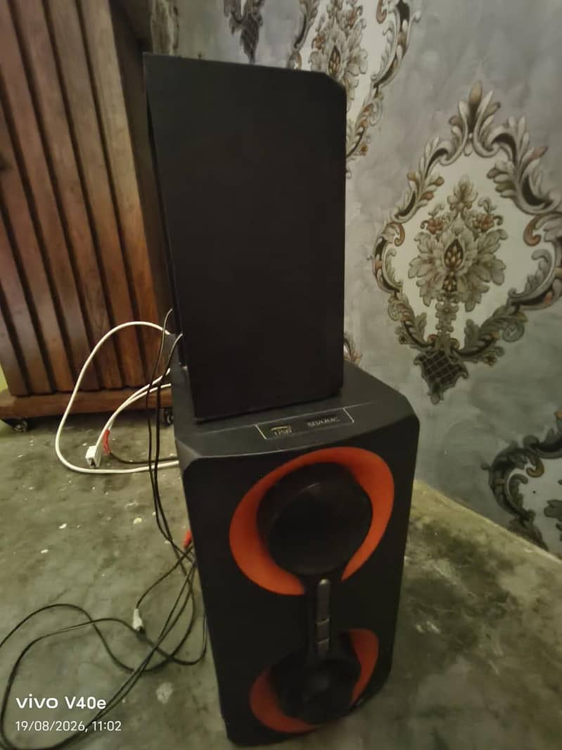 Audionic vision 40 plus speakers 1