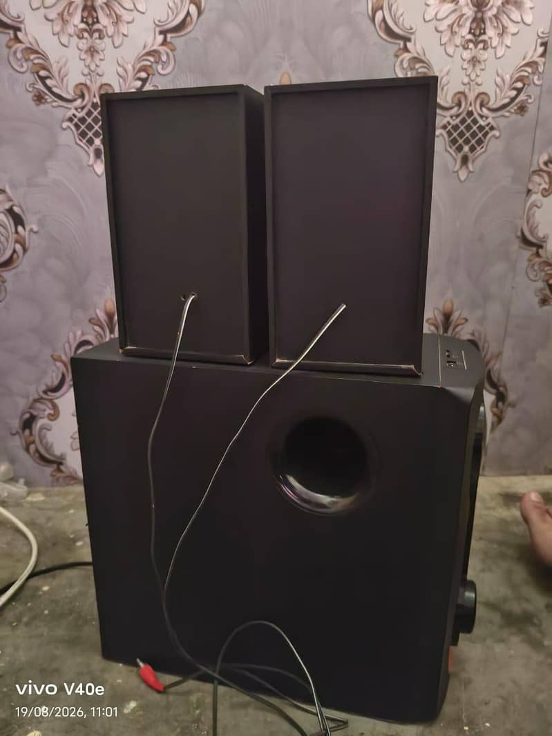 Audionic vision 40 plus speakers 2