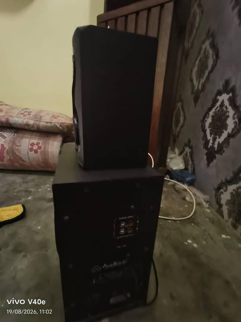 Audionic vision 40 plus speakers 3