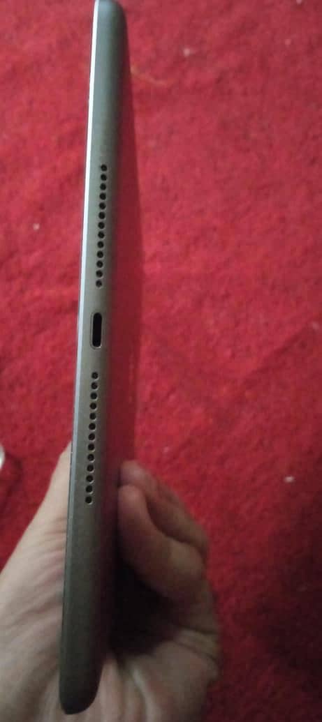 Ipad ( 5th Generation) 6