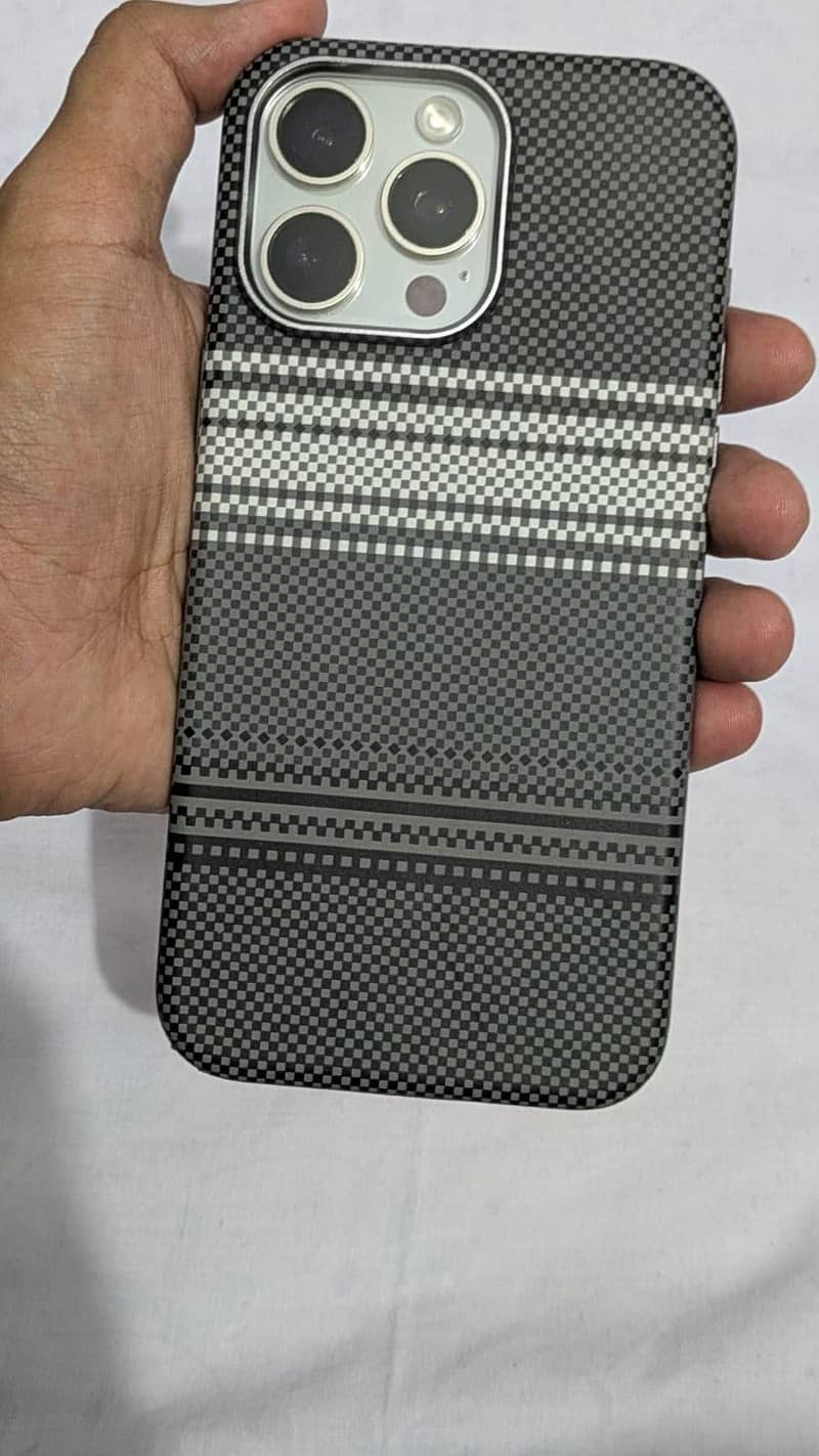 Apple iPhone 15 Pro Max 2