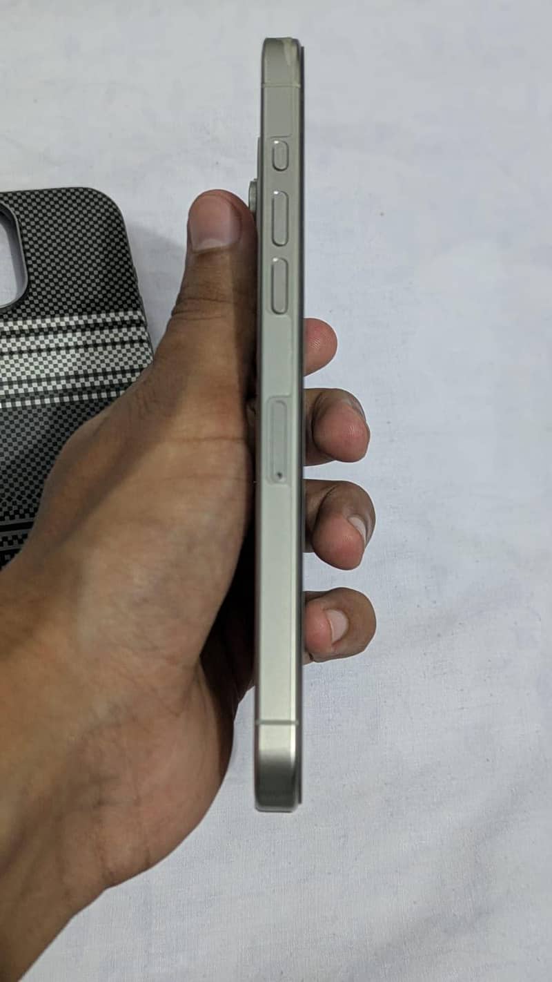 Apple iPhone 15 Pro Max 3