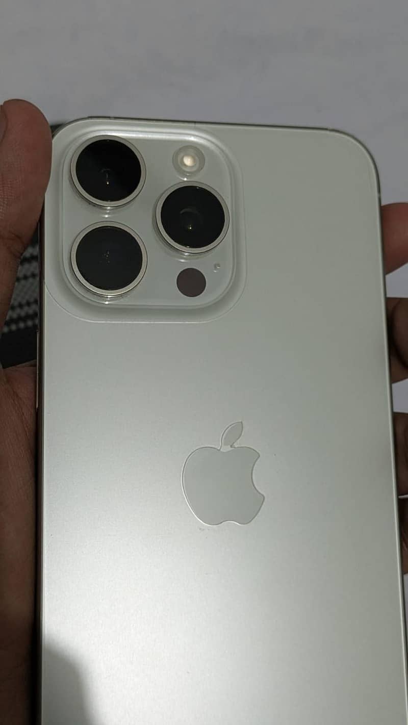 Apple iPhone 15 Pro Max 6