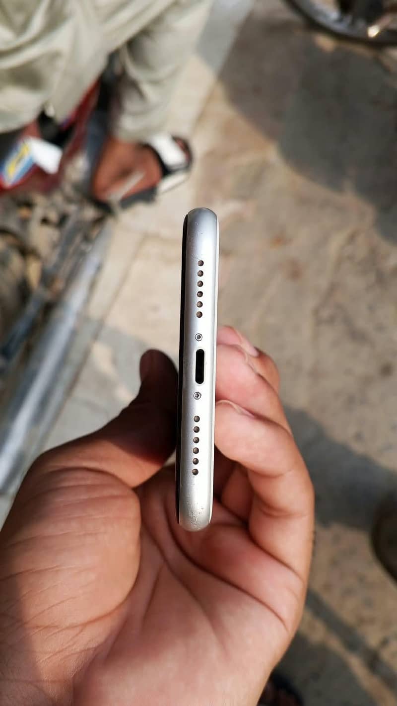 Apple iPhone 11 3