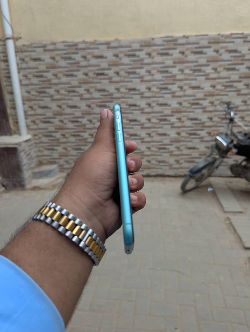 Apple iPhone 11 3