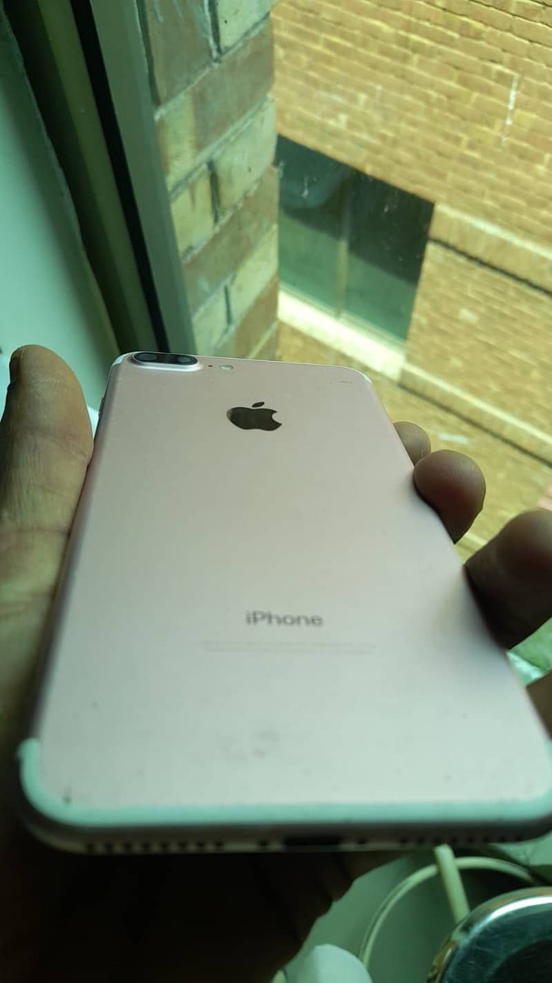Apple iPhone 7 Plus 8