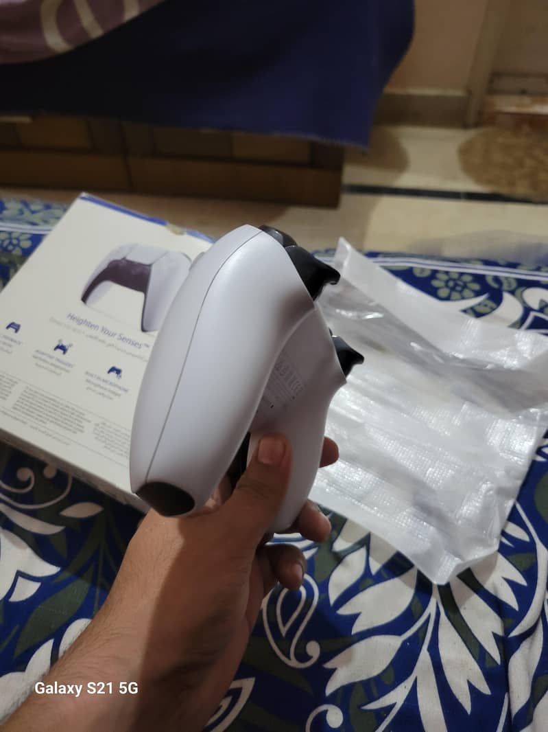 ps5 controller  just like new 3