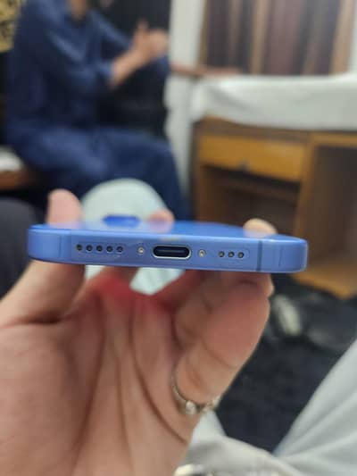 Apple iPhone 16