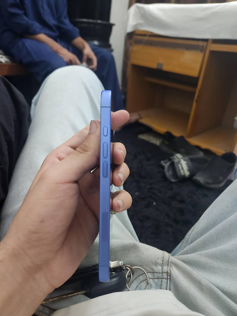 Apple iPhone 16 2