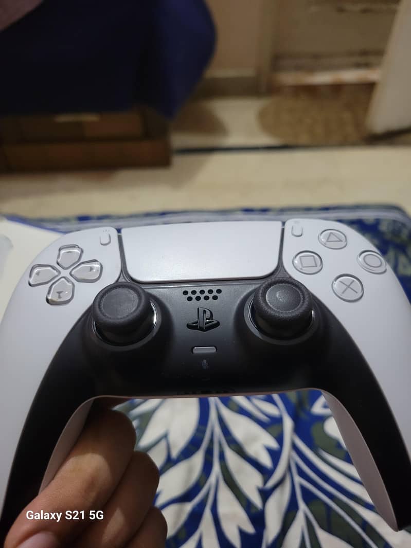 ps5 controller  just like new 6