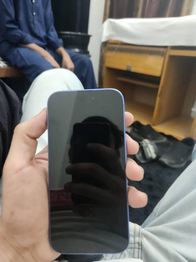 Apple iPhone 16 3