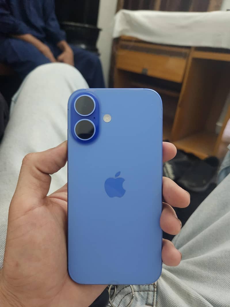 Apple iPhone 16 5
