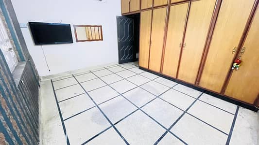 0321 86 10 688 Hot location Main Canal road pr 9 Marla 1st floor office or commercial use k liay available for rent