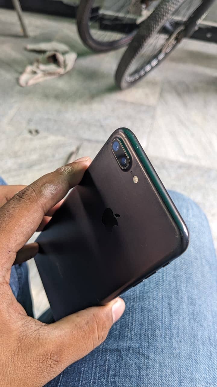 Apple iPhone 7 Plus 0