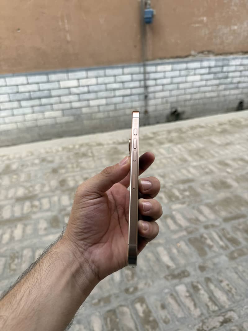 Apple iPhone 16 Pro Max 5