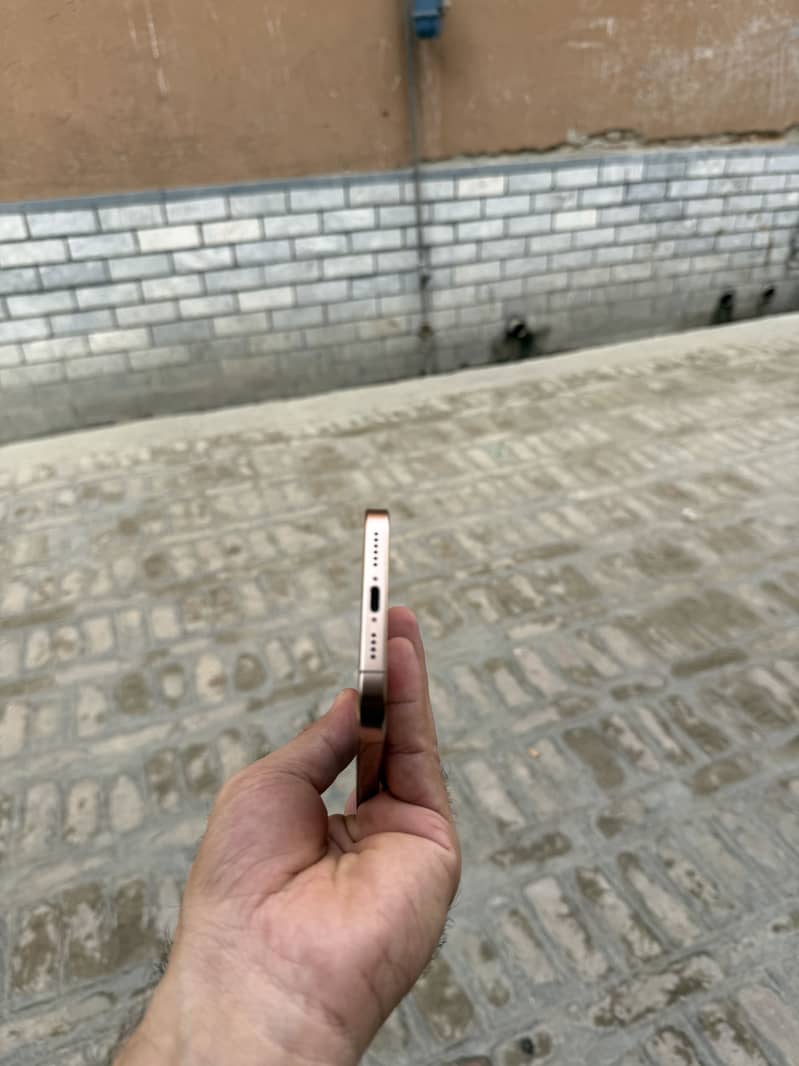 Apple iPhone 16 Pro Max 7