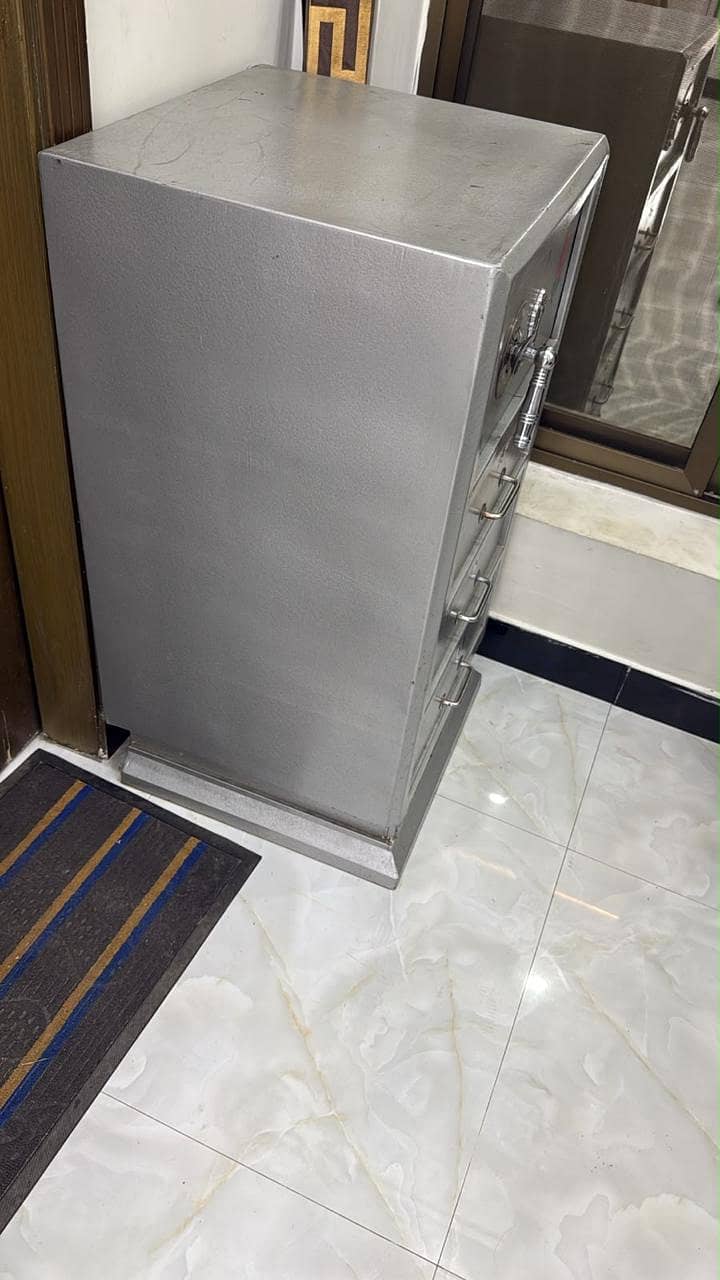 locker 4