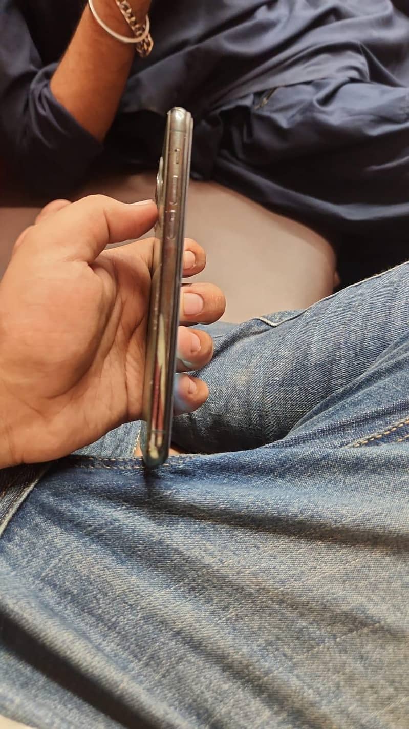 Apple iPhone 11 Pro 1