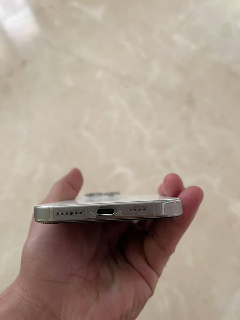 iphone 16 pro max 3