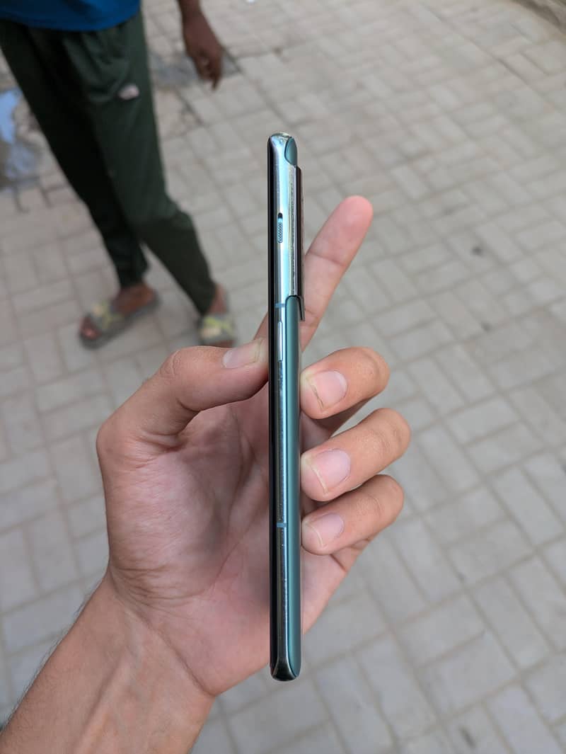One Plus 10 Pro 1