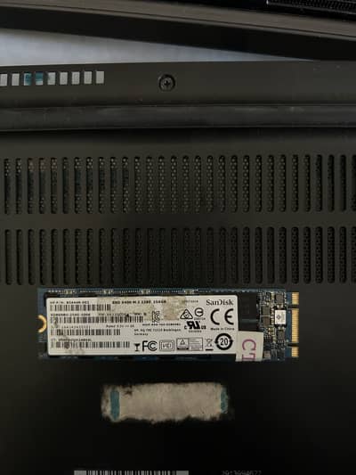 256GB SSD Nvme 8GB RAM DDR4 / 2) 4GB RAM DDR4