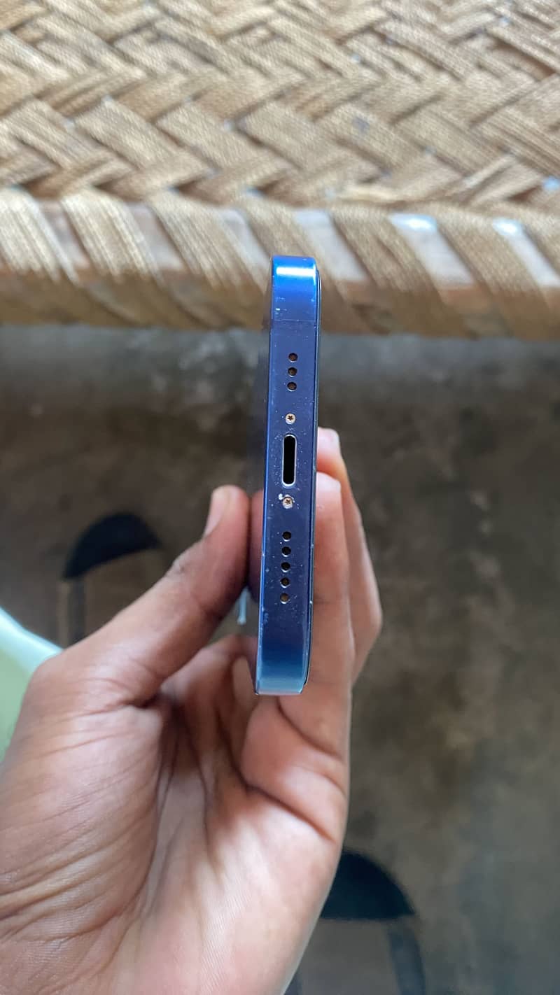 Apple iPhone 12 6