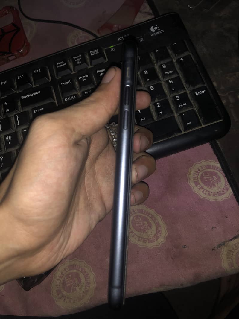 Apple iPhone 11 3