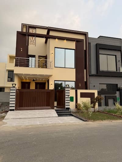 5 Marla Modren House For Sale Bahria Nasheman Lahore