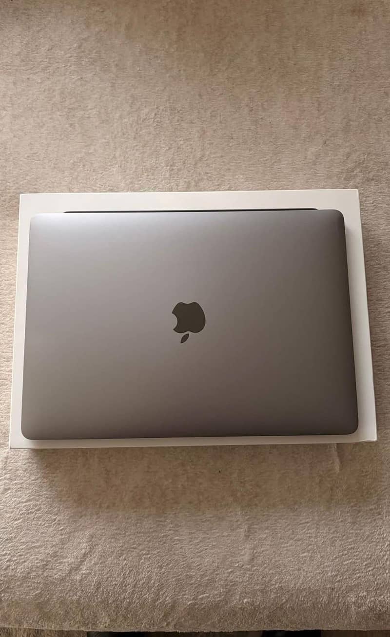 Apple MacBook Pro M2 1