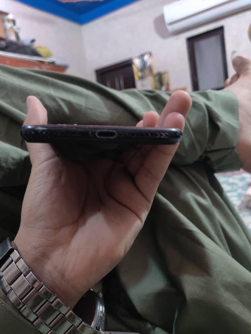 Apple iPhone 7 Plus 2