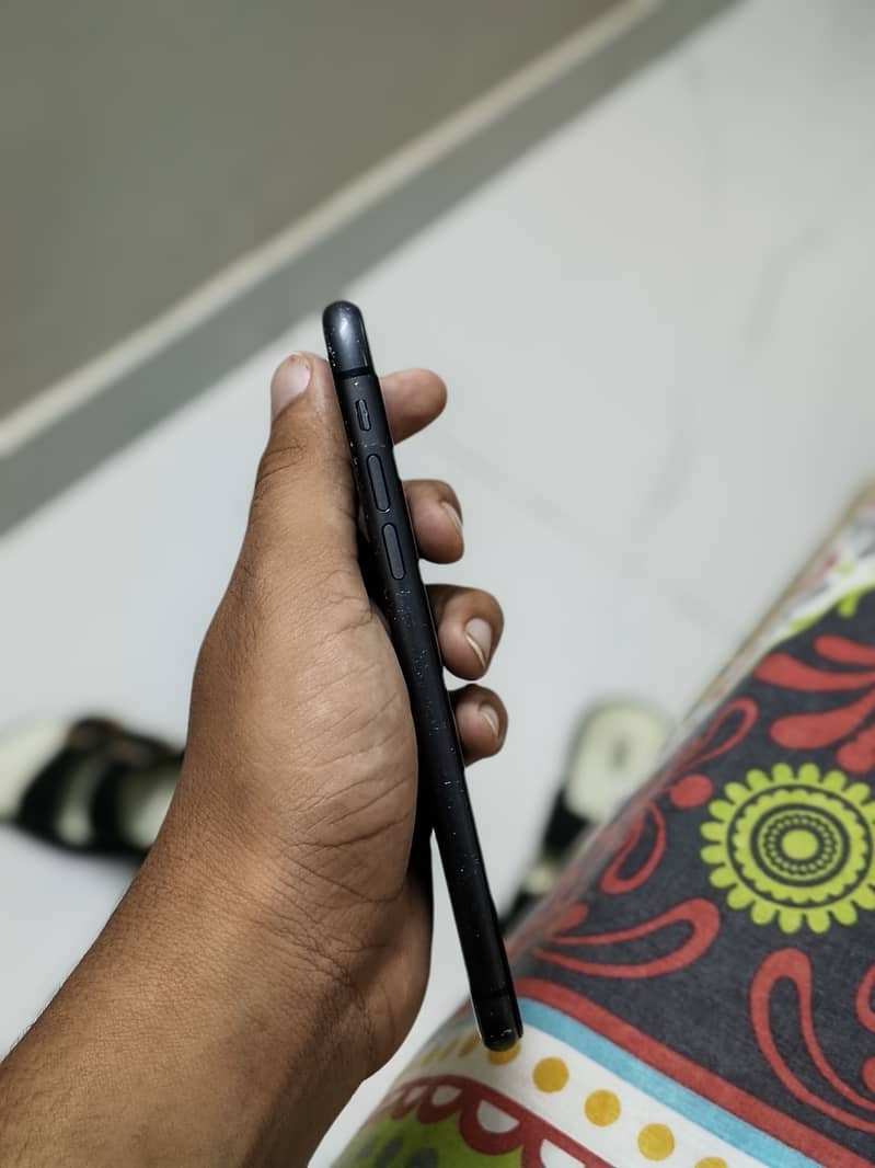 Apple iPhone 11 3