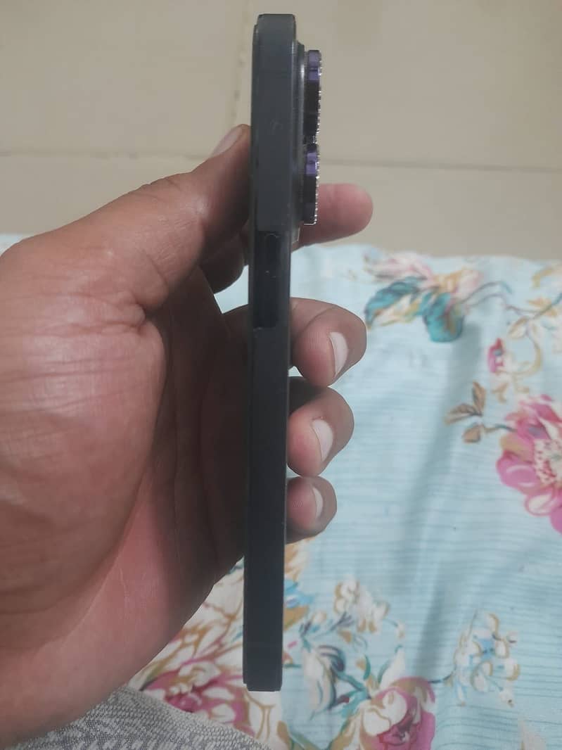 Apple iPhone 14 Pro 1