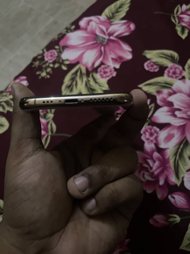 Apple iPhone XS 3