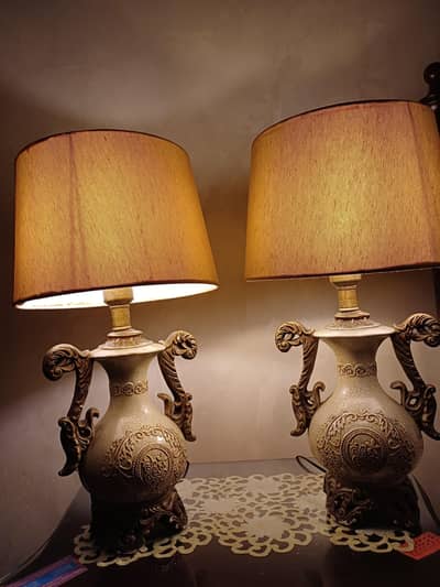 Elegant Vintage Ceramic Table Lamps – Antique Gold Decorative Pair