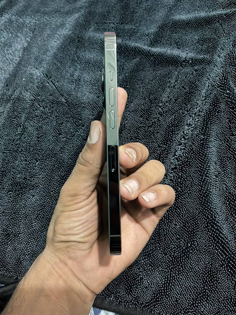 Apple iPhone 13 Pro 2