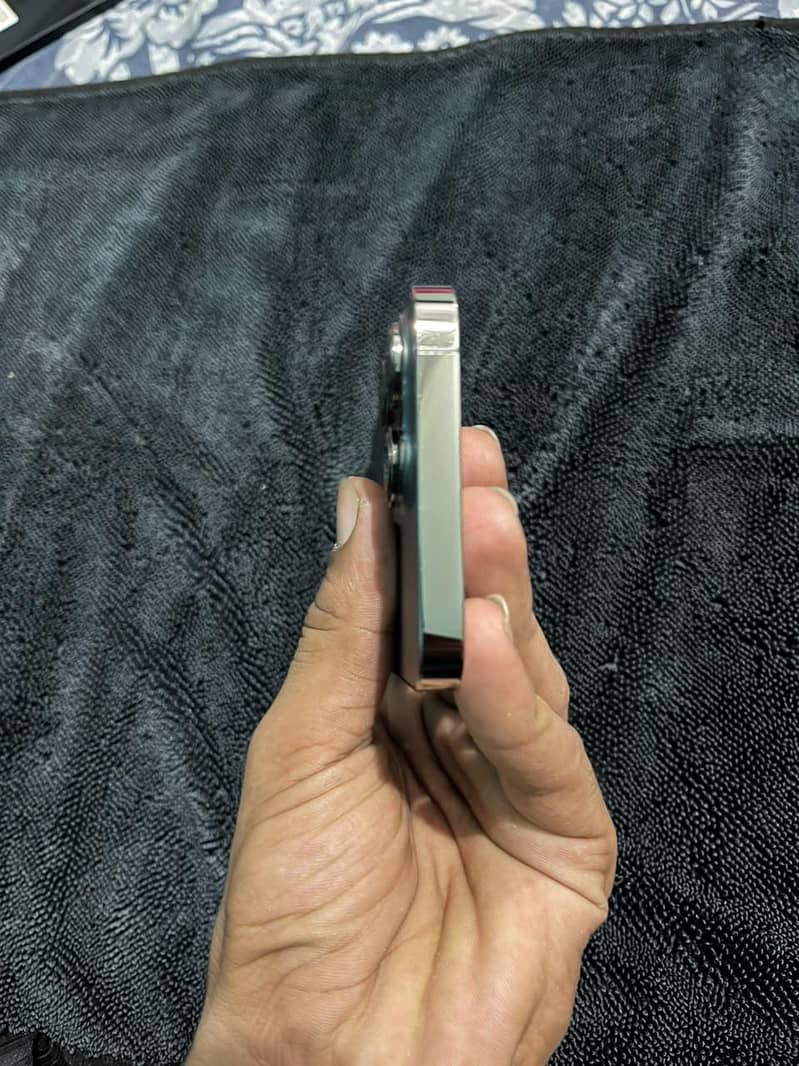Apple iPhone 13 Pro 4