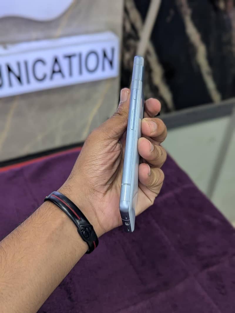 Google Pixel 7a 5