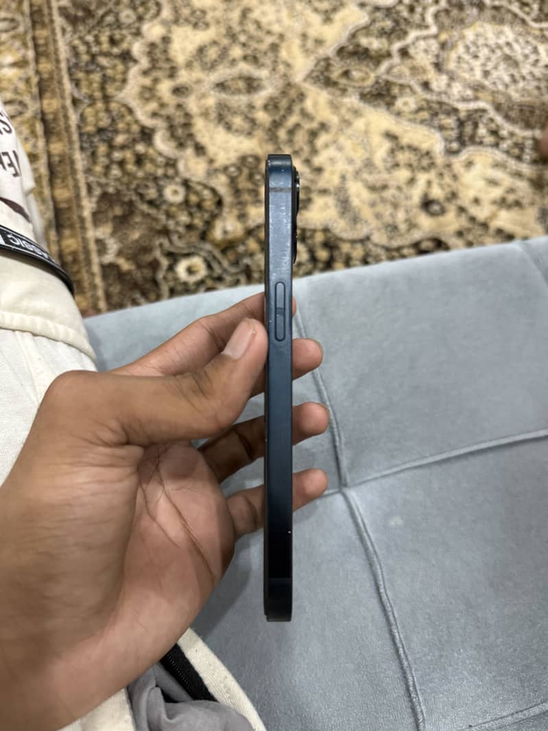 Apple iPhone 13 2