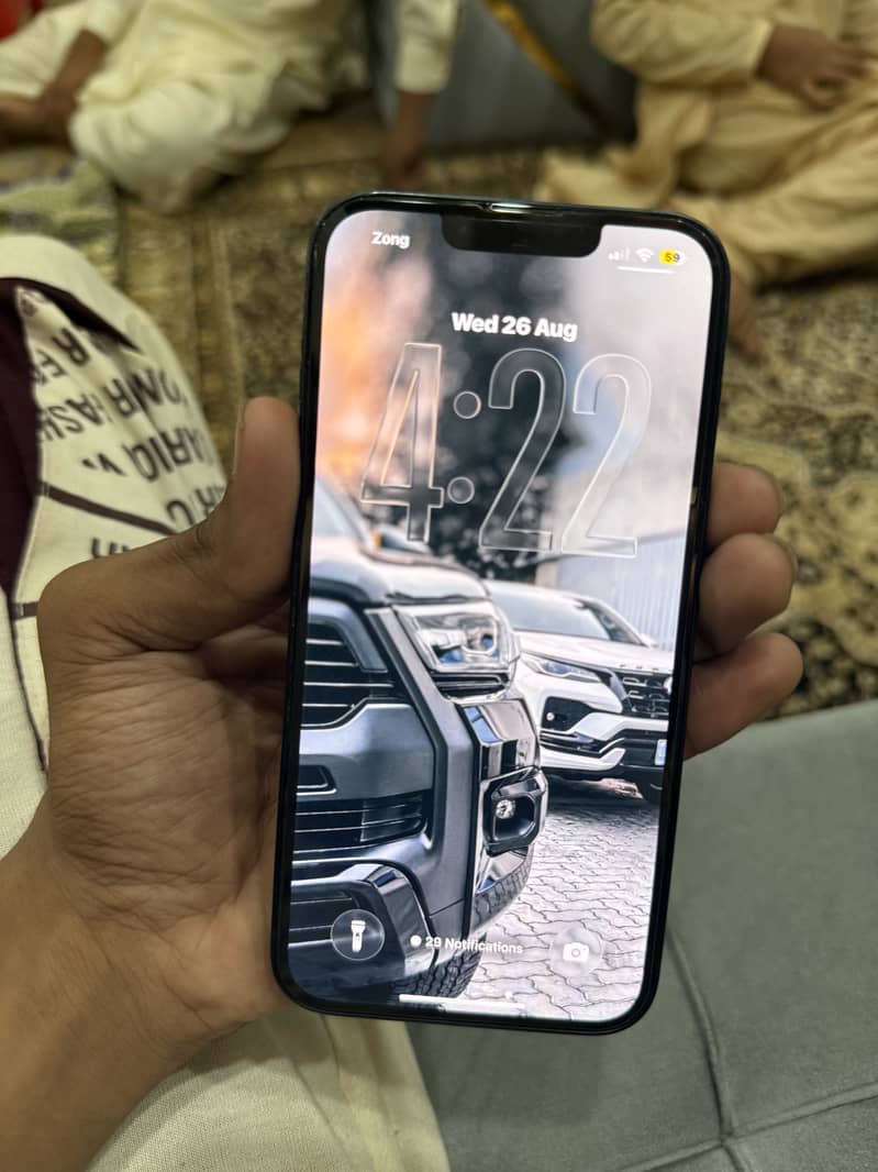 Apple iPhone 13 4