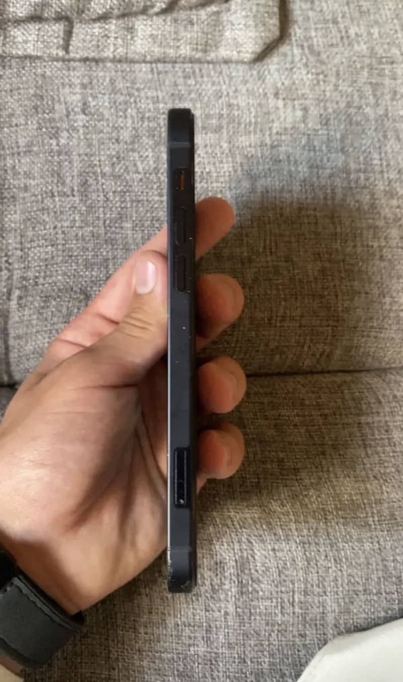 Apple iPhone 12 3
