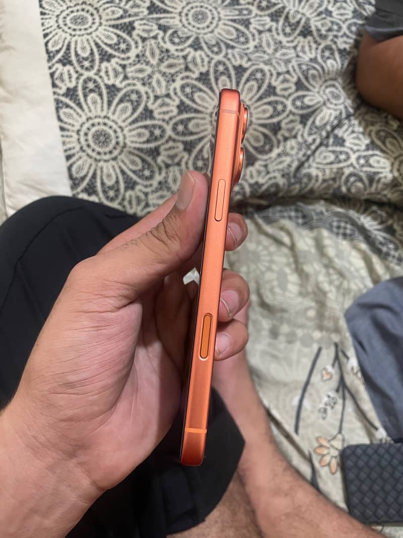 Apple iPhone 17 Pro Max 4