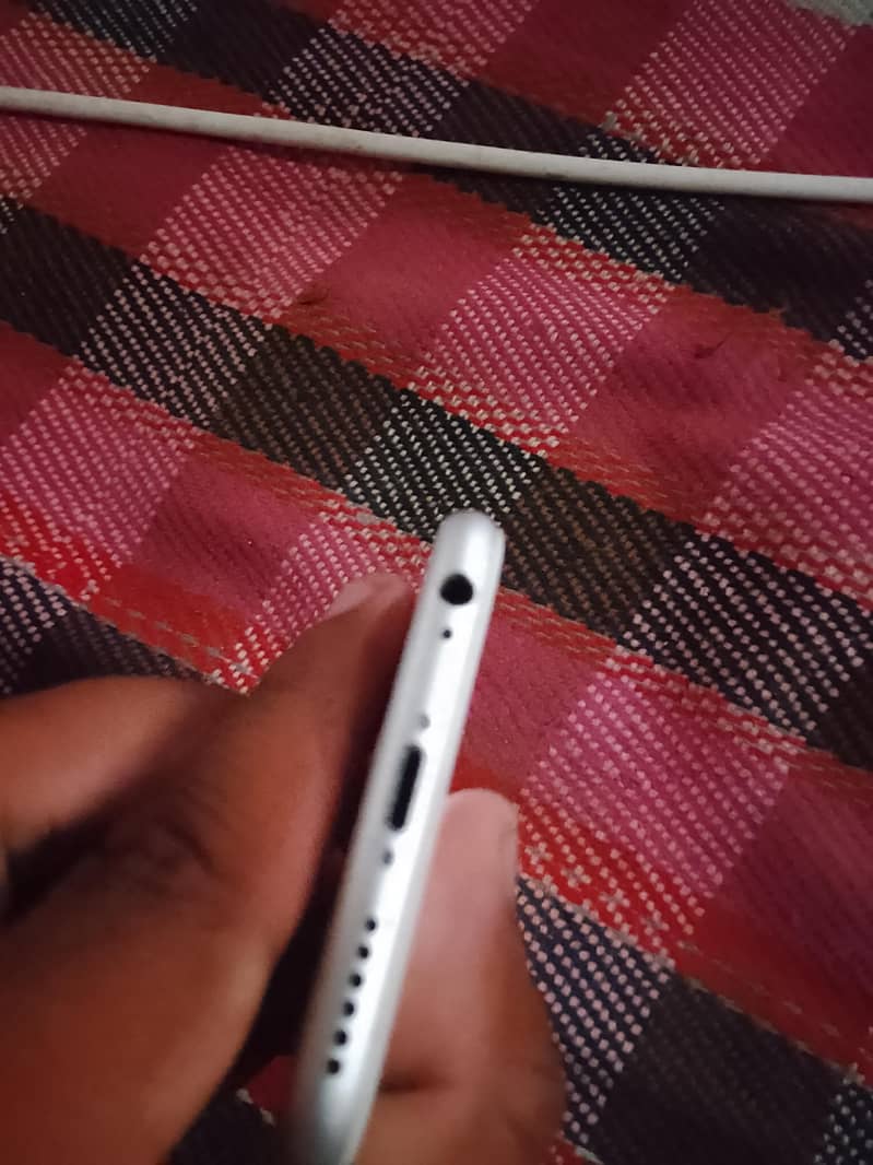Apple iPhone 6S 4