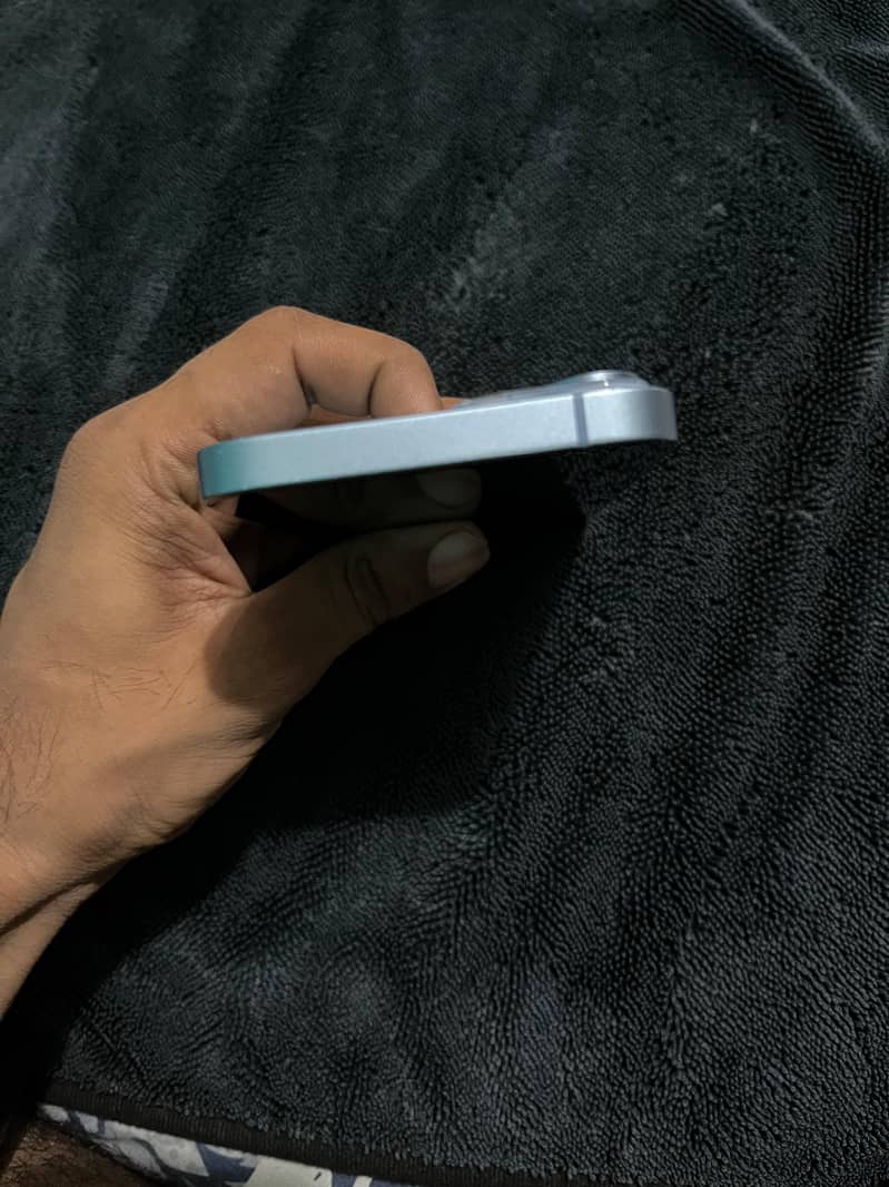Apple iPhone 14 4